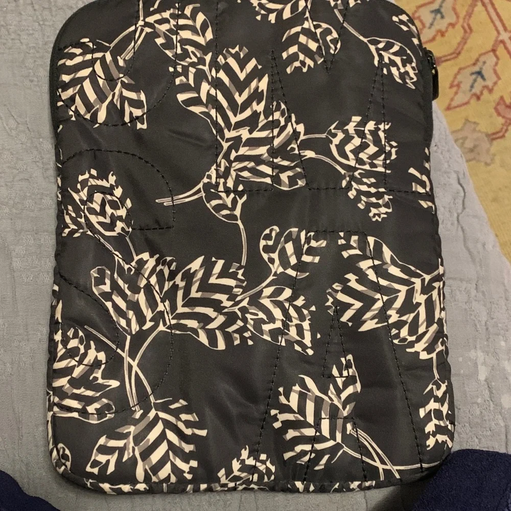 Marc By Marc Jacobs Black and Cream Leaf Phone Cover